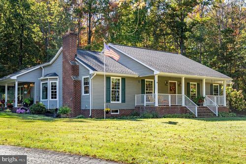 389 Mash Ln, Edinburg, VA, 22824-3590 | Card Image