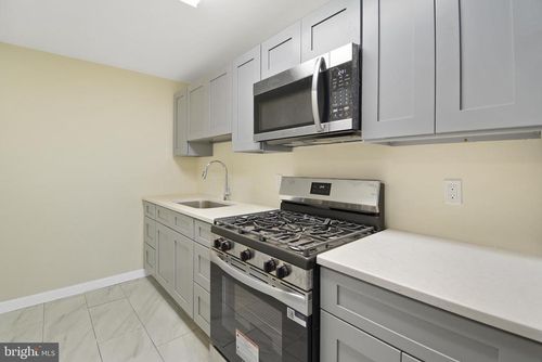 202 Golf Rd, DARBY, PA, 19023-1317 | Card Image