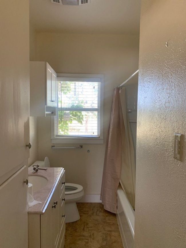 Guest Bathroom | Image 9