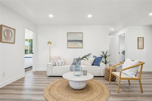 811 W Oliver St, San Pedro, CA, 90731-1820 | Card Image