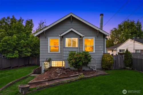 312 Nw 88th St, Seattle, WA, 98117-3133 | Card Image