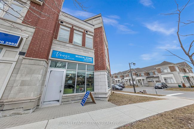 123 Luzon Ave, Home with 3 bedrooms, 3 bathrooms and 2 parking in Markham ON | Image 43