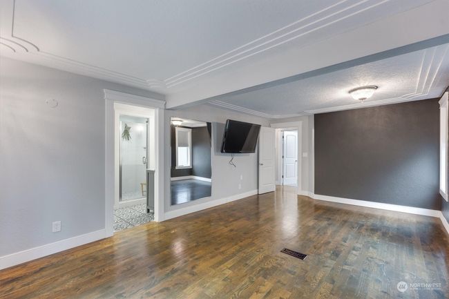 spacious primary | Image 11
