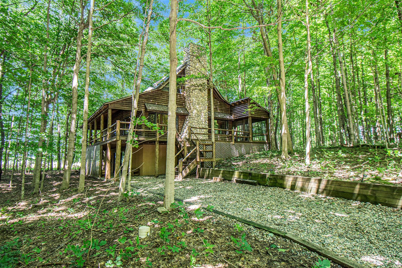 Williamsburg Colony , Buchanan, MI 49107