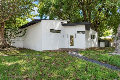 1001 Ne 82nd St, Miami, FL, 33138-4131 | Card Image