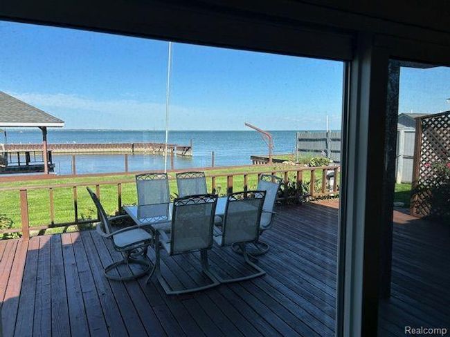 32241 N River Rd, House other with 3 bedrooms, 2 bathrooms and null parking in Harrison Twp MI | Image 11