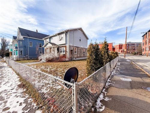 142 Brook St, Woonsocket, RI, 02895-3308 | Card Image