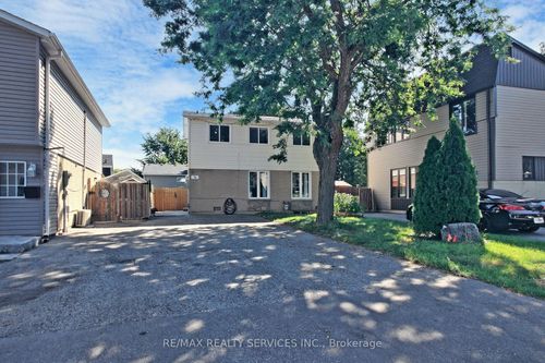 33 Hazelglen Crt, Brampton, ON, L6S1N7 | Card Image