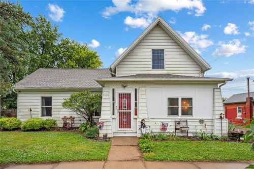 109 Park Ave, Anamosa, IA, 52205-1139 | Card Image