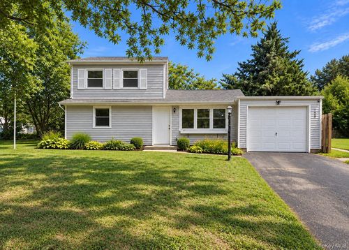 1065 Udall Rd, Bay Shore, NY, 11706-2713 | Card Image