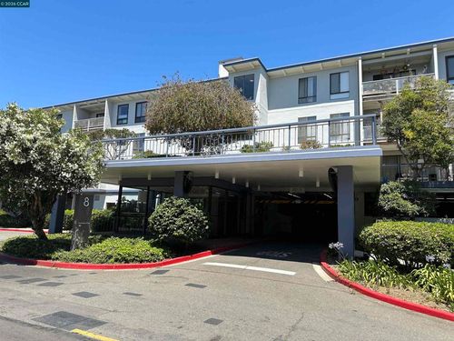 c460-8 Commodore Dr, Emeryville, CA, 94608-1651 | Card Image