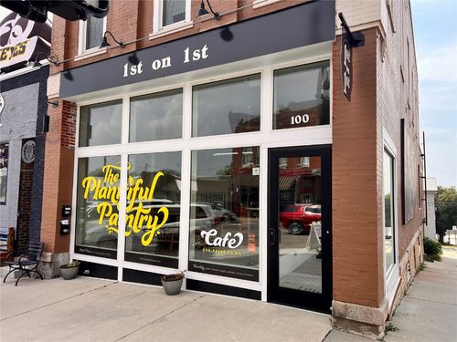 100 1st St Se, Mount Vernon, IA, 52314-1421 | Card Image