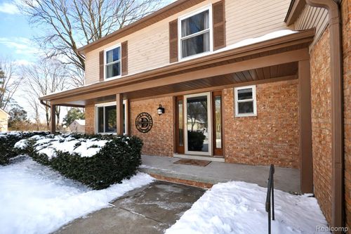 38615 Meeting House Ln, Livonia, MI, 48154-1104 | Card Image