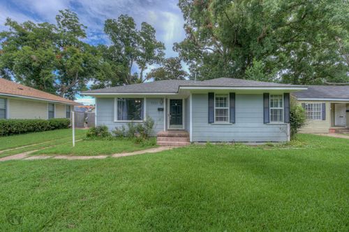 3715 Greenway Pl, Shreveport, LA, 71105-2013 | Card Image