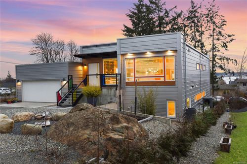 3855-3857 Warren Ave, Royston, BC, V0R2V0 | Card Image