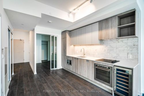 833-2020 Bathurst St, York, ON, M5P0A6 | Card Image