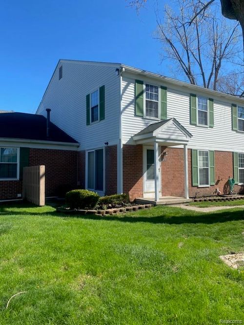 42-24731 Meadowlawn Dr, Macomb, MI, 48042 | Card Image