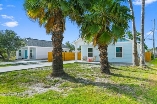300 Rustic Oak Ln, Rockport, TX, 78382-9373 | Card Image