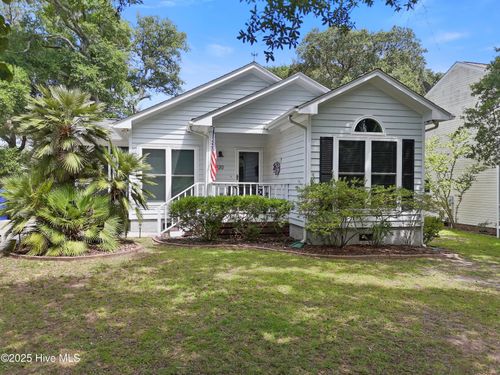 120 Se 2nd St, Oak Island, NC, 28465-6961 | Card Image