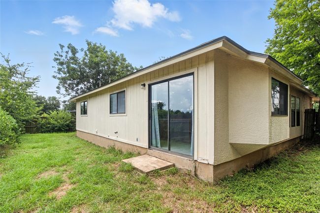 Rear of the house. Sliding glass door open into dining area and kitchen. | Image 25