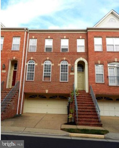 2822 Laura Gae Cir, VIENNA, VA, 22180-7458 | Card Image