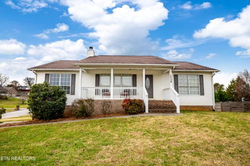 1739 Northfield Dr, Maryville, TN, 37804-3694 | Card Image