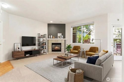 d204-13000 Admiralty Way, Everett, WA, 98204-6270 | Card Image