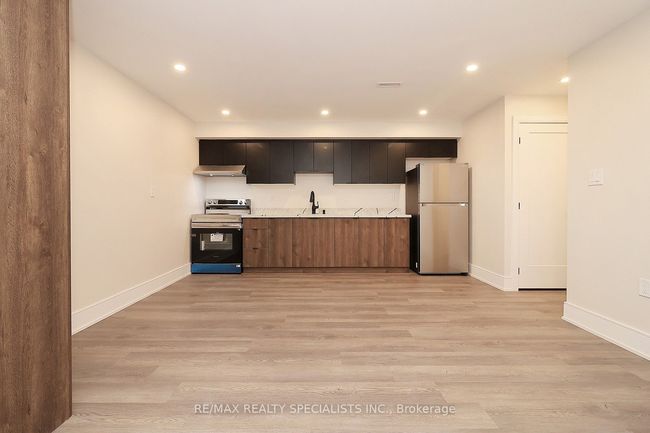 1046 Roosevelt Rd, House attached with 5 bedrooms, 6 bathrooms and 2 parking in Mississauga ON | Image 31