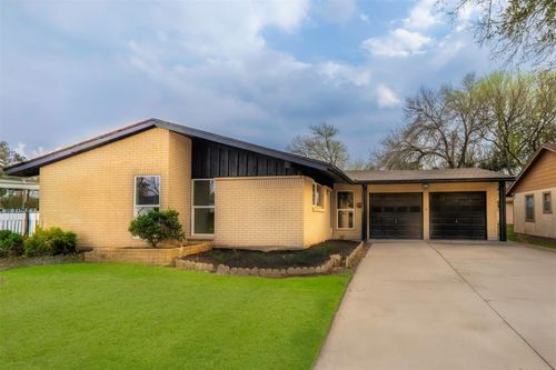 5826 Flamingo Dr, Houston, TX, 77033-2210 | Card Image