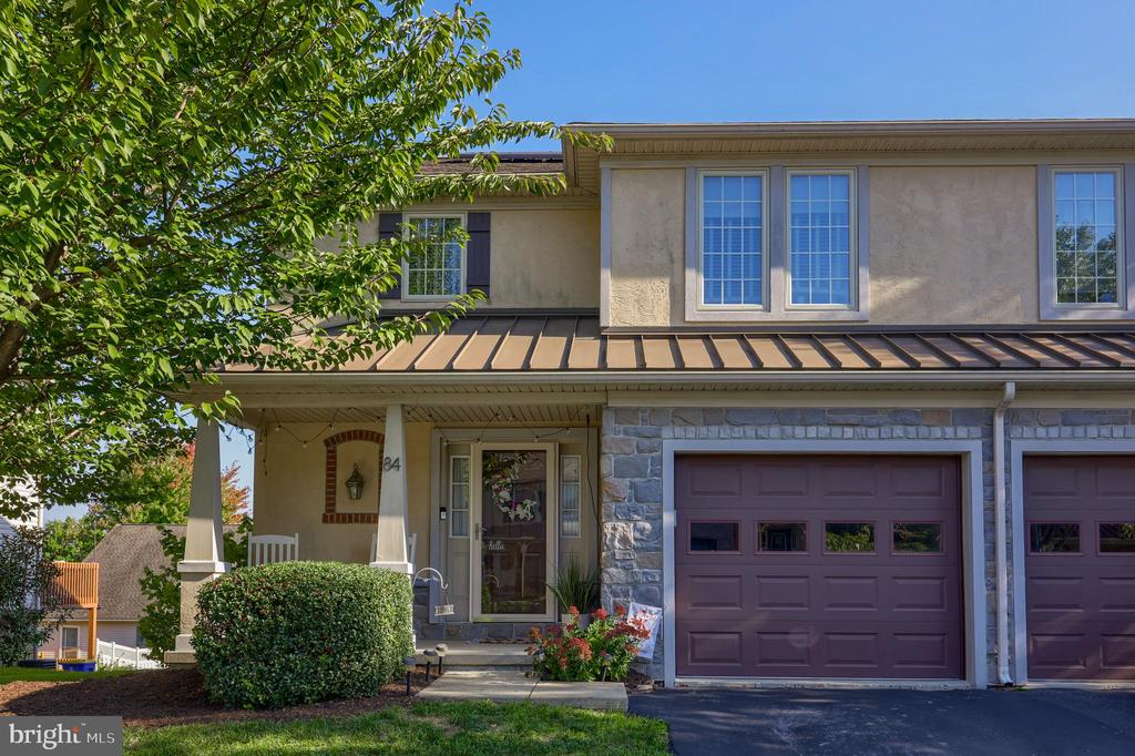 Hawk Ln, Ephrata, PA 17522