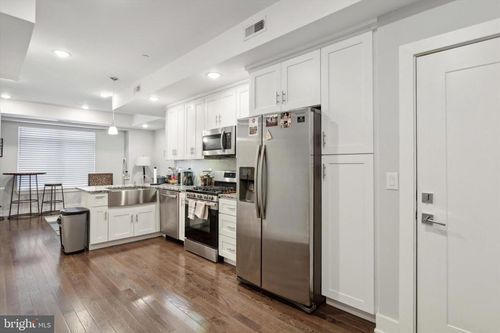 3f-818 N 16th St, PHILADELPHIA, PA, 19130-2440 | Card Image