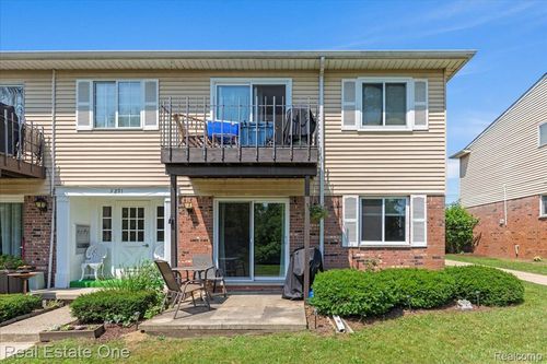 unit-104-5291 Highland Rd, Waterford, MI, 48327-1941 | Card Image