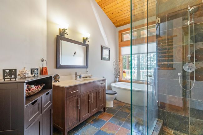 304 Esplanade Rd, House other with 3 bedrooms, 2 bathrooms and null parking in Gibsons BC | Image 18