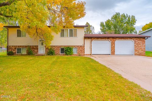 26 Carlin Dr, Lincoln, ND, 58504-9143 | Card Image