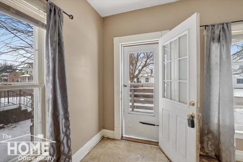 331 N Saginaw St, Owosso, MI, 48867-3005 | Card Image