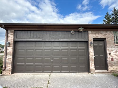 194 Long Lake Rd, Troy, MI, 48085-5523 | Card Image