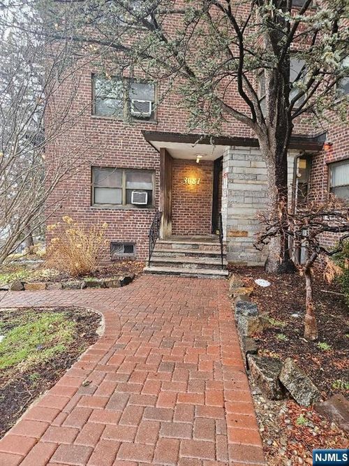3081 Edwin Ave, Fort Lee, NJ, 07024-3666 | Card Image