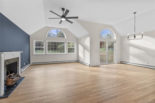 11 Meadow Dr, Carmel, NY, 10512-2209 | Card Image