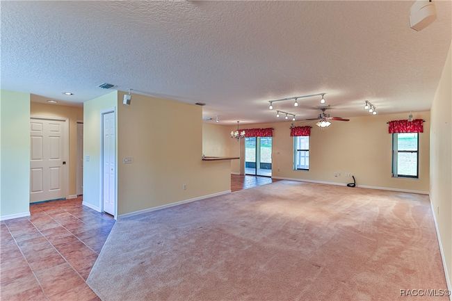 8087 E Decatur Ct, House other with 3 bedrooms, 2 bathrooms and 3 parking in Floral City FL | Image 5
