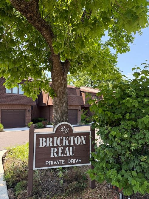 414 S Dee Rd, Park Ridge, IL, 60068-3738 | Card Image