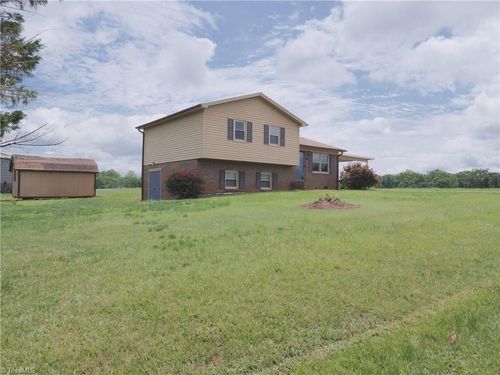 110 Robert Drive, State Road, NC, 28676 | Card Image