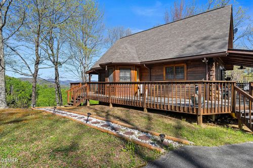 3208 Emerald Springs Loop, Sevierville, TN, 37862-8622 | Card Image