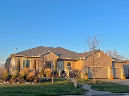 216 Kisiwa Village Rd, Hutchinson, KS, 67502-4502 | Card Image