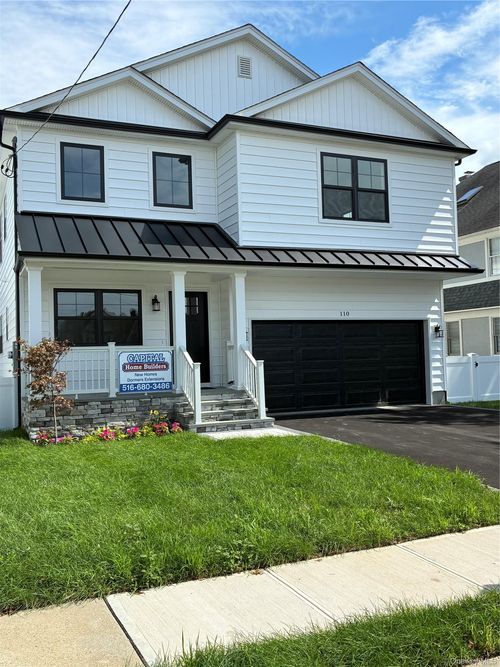110 Stella Ct, Lynbrook, NY, 11563-3427 | Card Image
