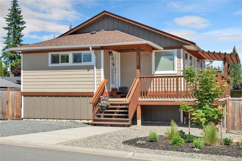 3268 6th St, Cumberland, BC, V0R | Card Image