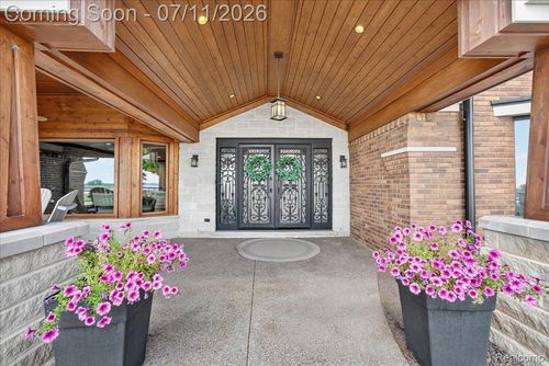 23750 E River Rd, Grosse Ile, MI, 48138-1582 | Card Image