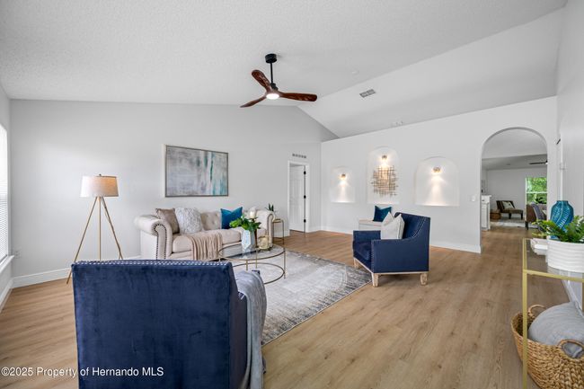 LIVING ROOM | Image 12