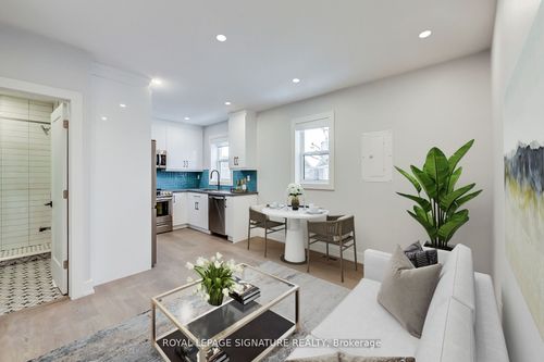 upper-151 Campbell Ave, Toronto, ON, M6P3V3 | Card Image