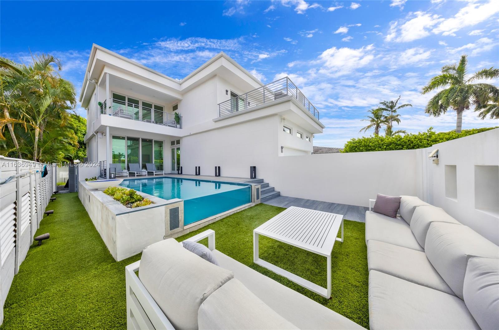 Washington St, Hollywood, FL 33019