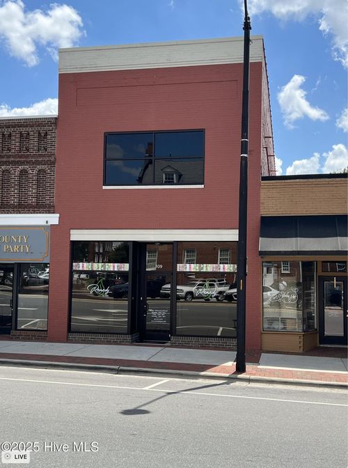 109 Wall St, Clinton, NC, 28328-4044 | Card Image